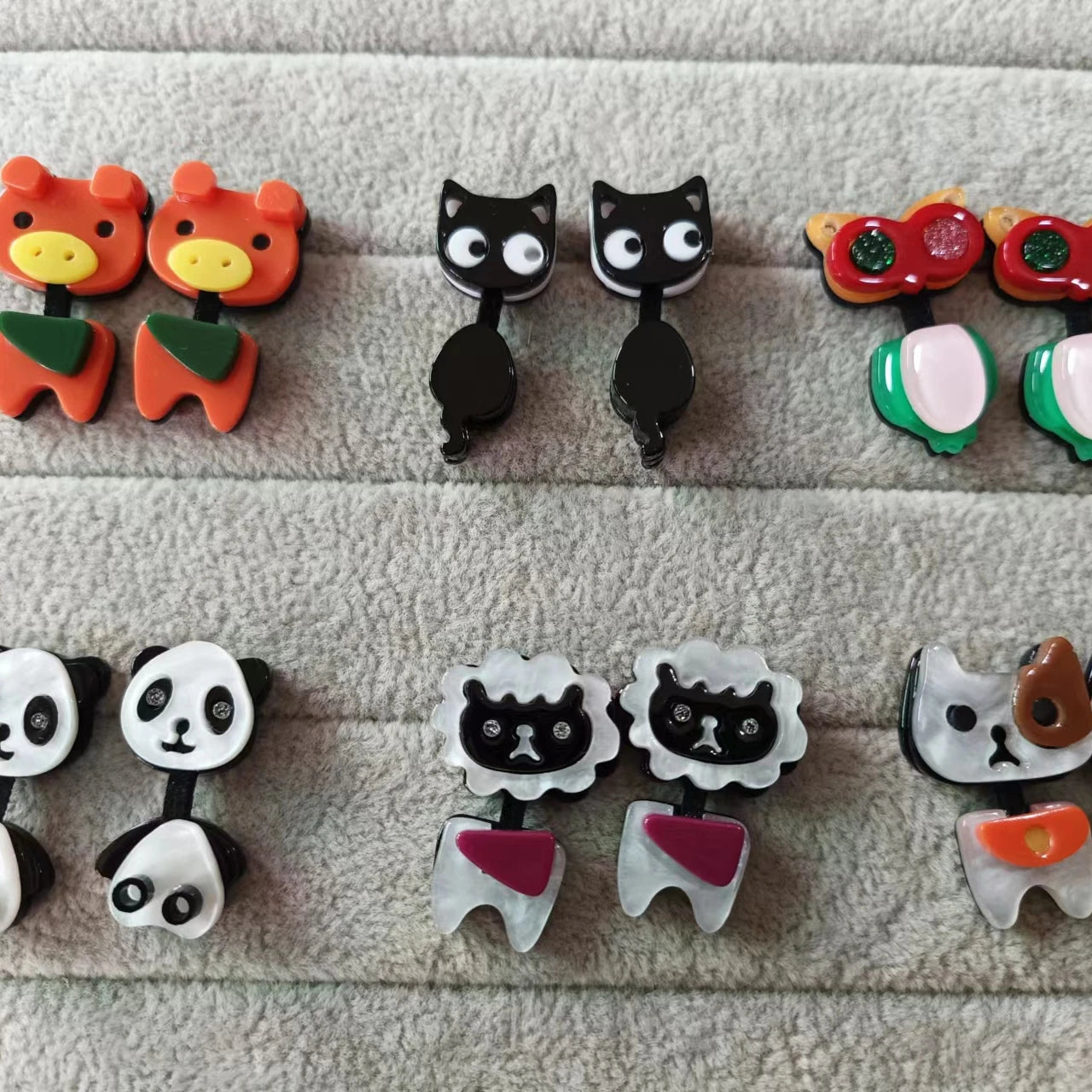 Children Acrylic Earrings for Women Trendy Animal Stud Earrings Mixed FS Creative Puppy Kitten Panda Lion Cute Movable Pig Owl