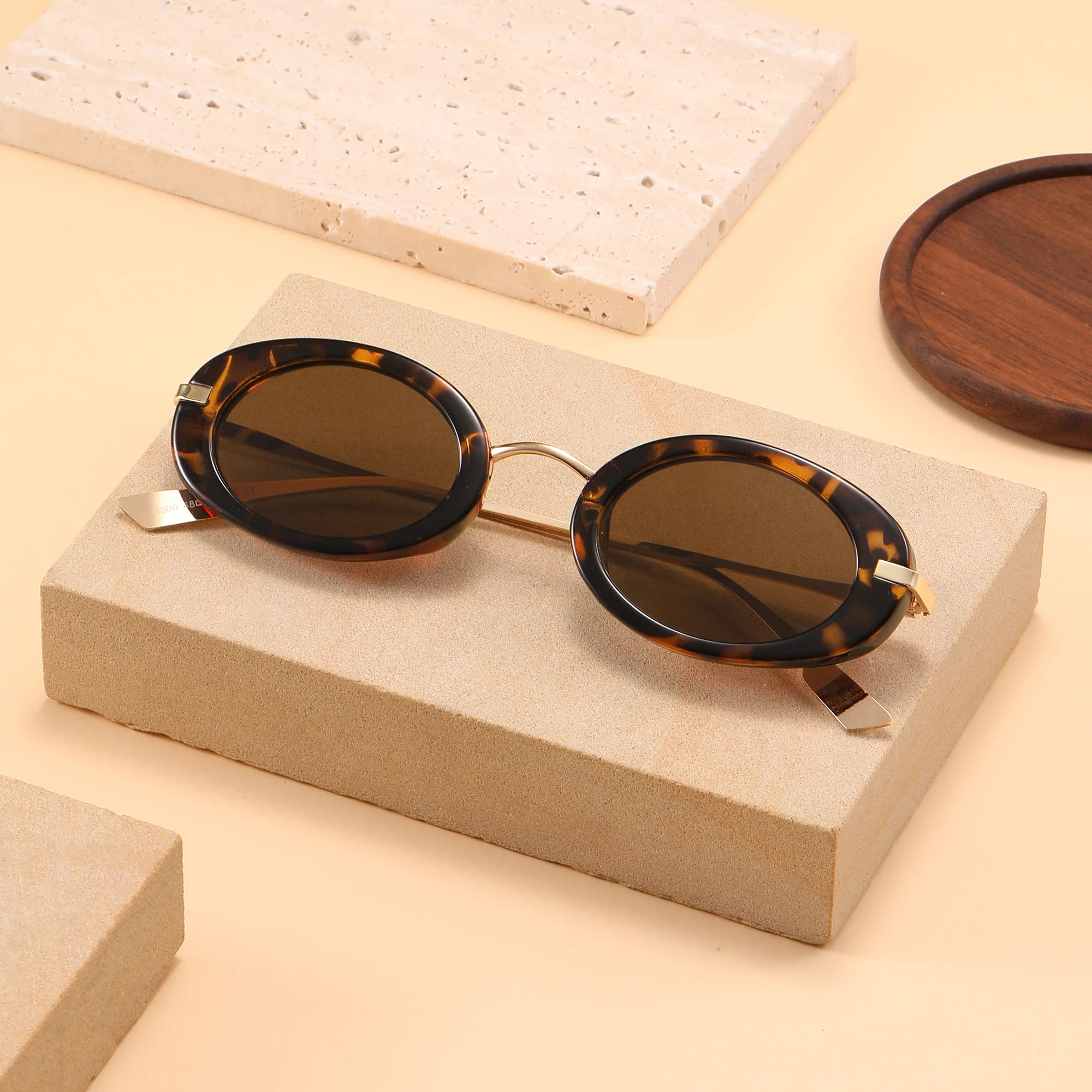 2024 Newest Fashion Trendy Retro Sunglasses Oval Shape PC Metal Women Men Shade Vintage Sunglasses Wholesale