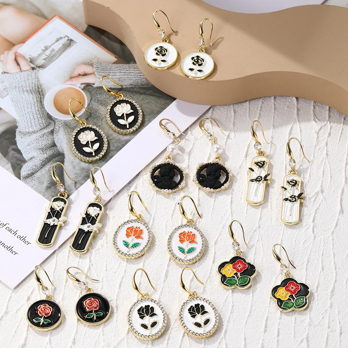 New Korean Cute Earrings Black and White Temperament Zircon Flower Shaped Earrings for Women