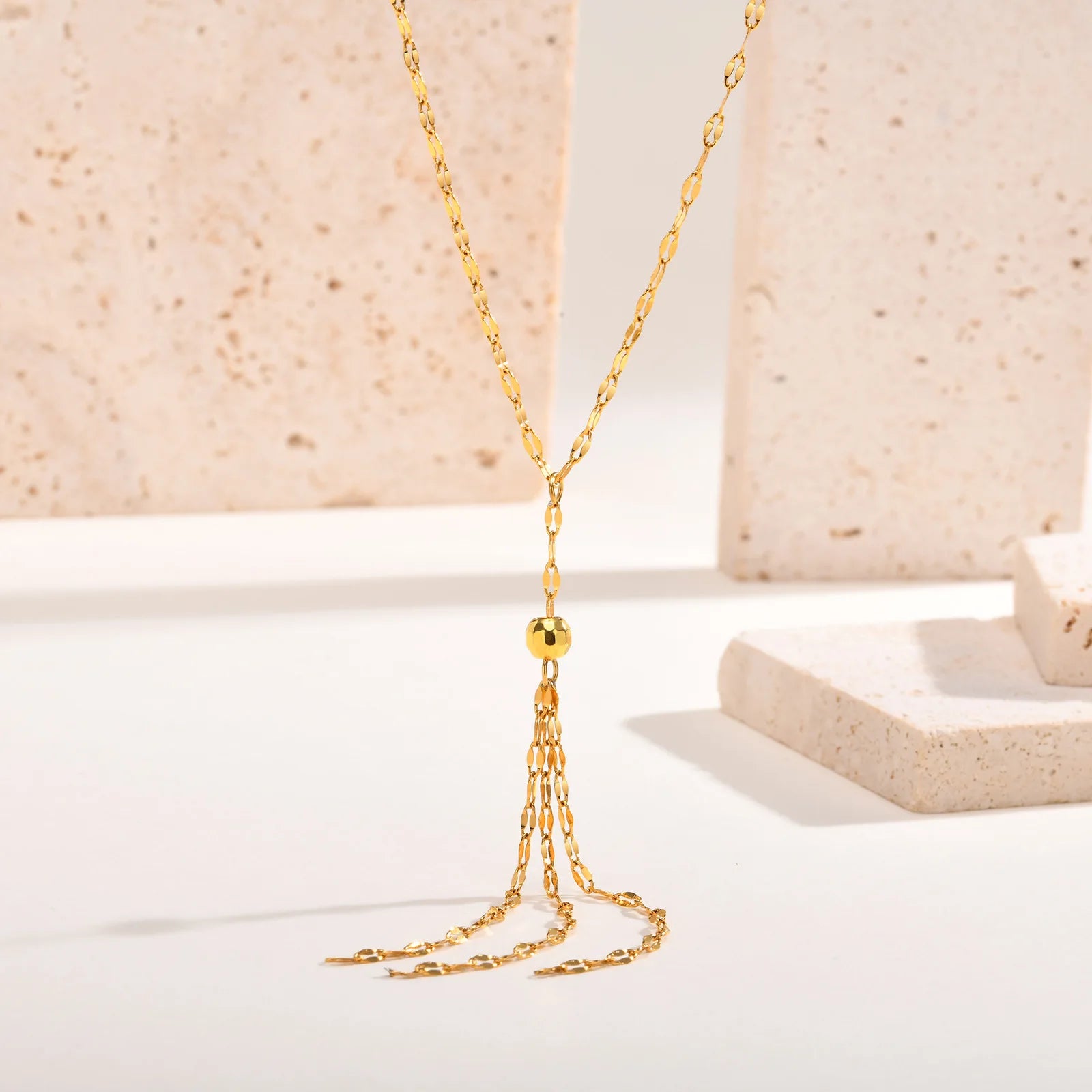 Luxury 18k Gold Plated Y Shape Long Tassel Necklace Chic Stainless Steel Lips Chains Charm Necklace for Women Daily Jewelry