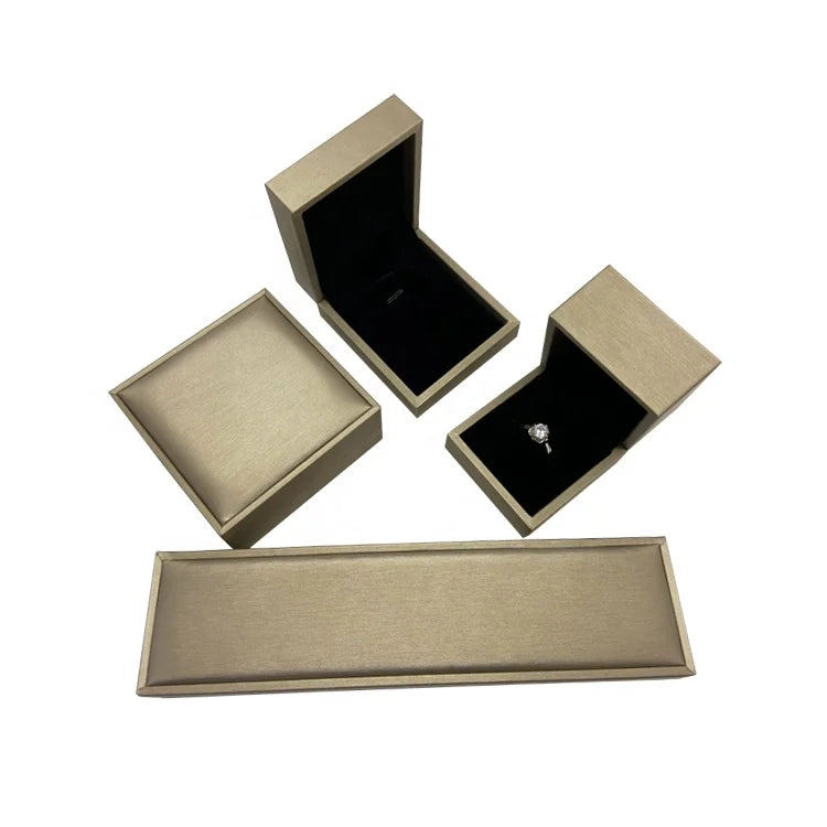 Christmas Hot Sale Factory Customized Environmental Protection PU Jewelry Packaging Box Gold Necklace Box Jewelry Storage Box