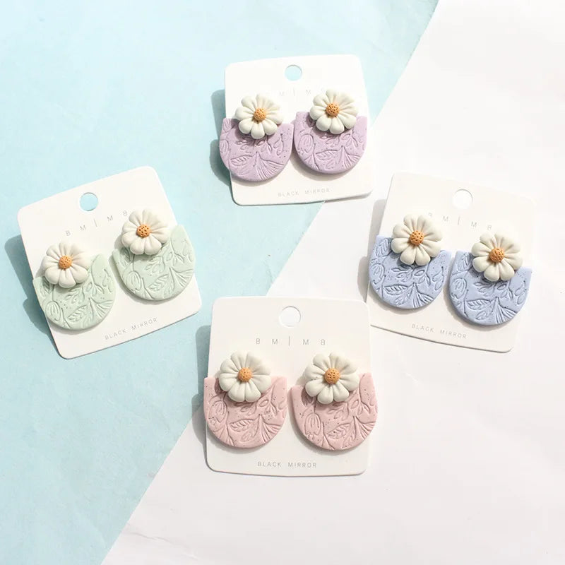 SC New Style Korean Acrylic Daisy Earrings Sweet Grave Resin Earrings Fashion Flower Stud Earrings to My Dauther