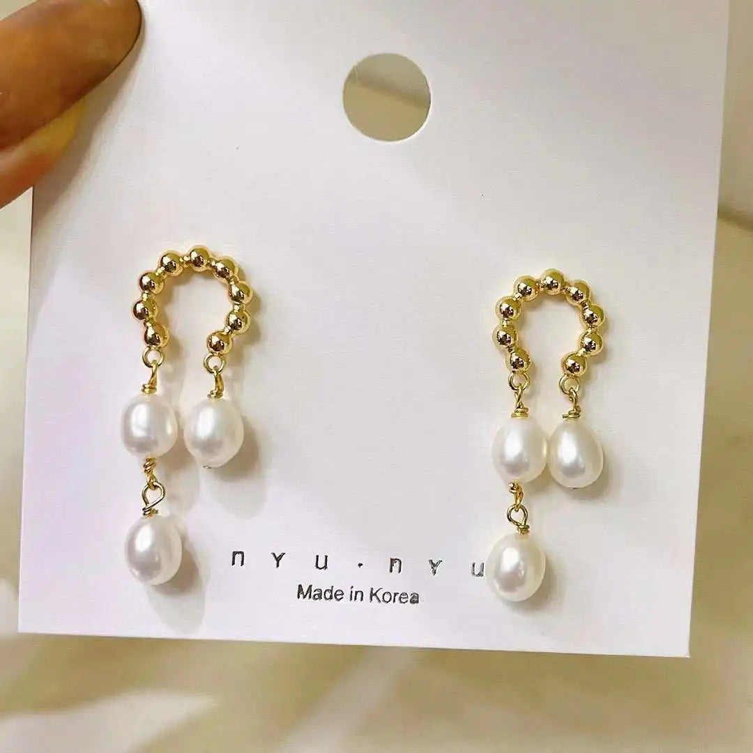 Circles and U-Shaped Huggie Earrings Natural Freshwater Rice Pearl Gold Plated Trendy Jewelry for Beautiful Girls