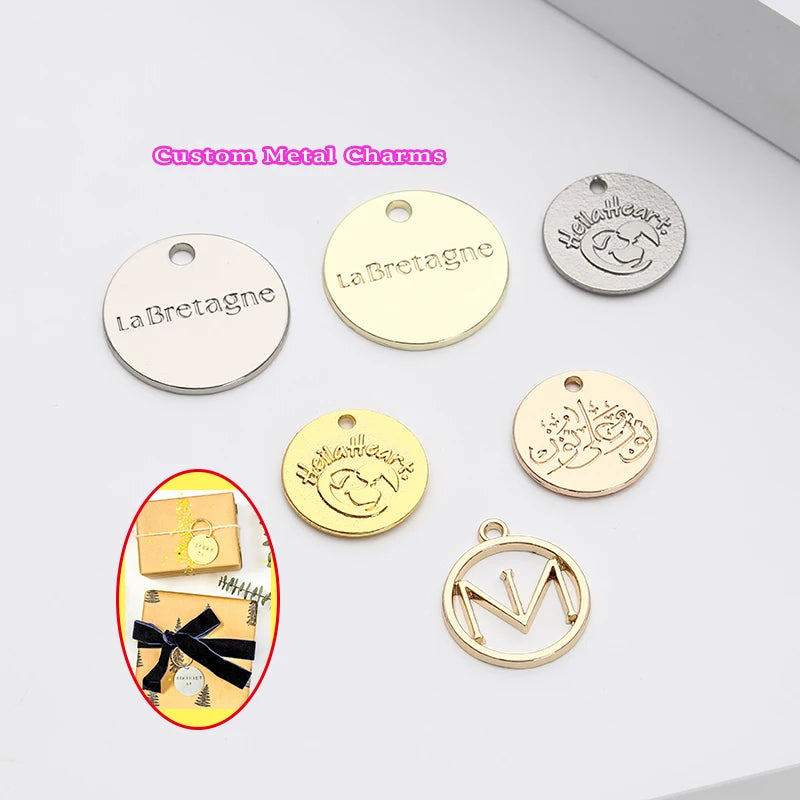 Small Round Custom Logo Charm Engraved Signature Perhiasan Untuk Wanita Gelang Metal Tags for Ribbon