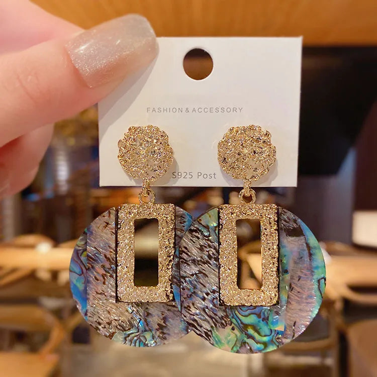 European Fashion Earrings Alloy Metal Gold Earrings Exaggerated Big Natural Shell Earrings for Women