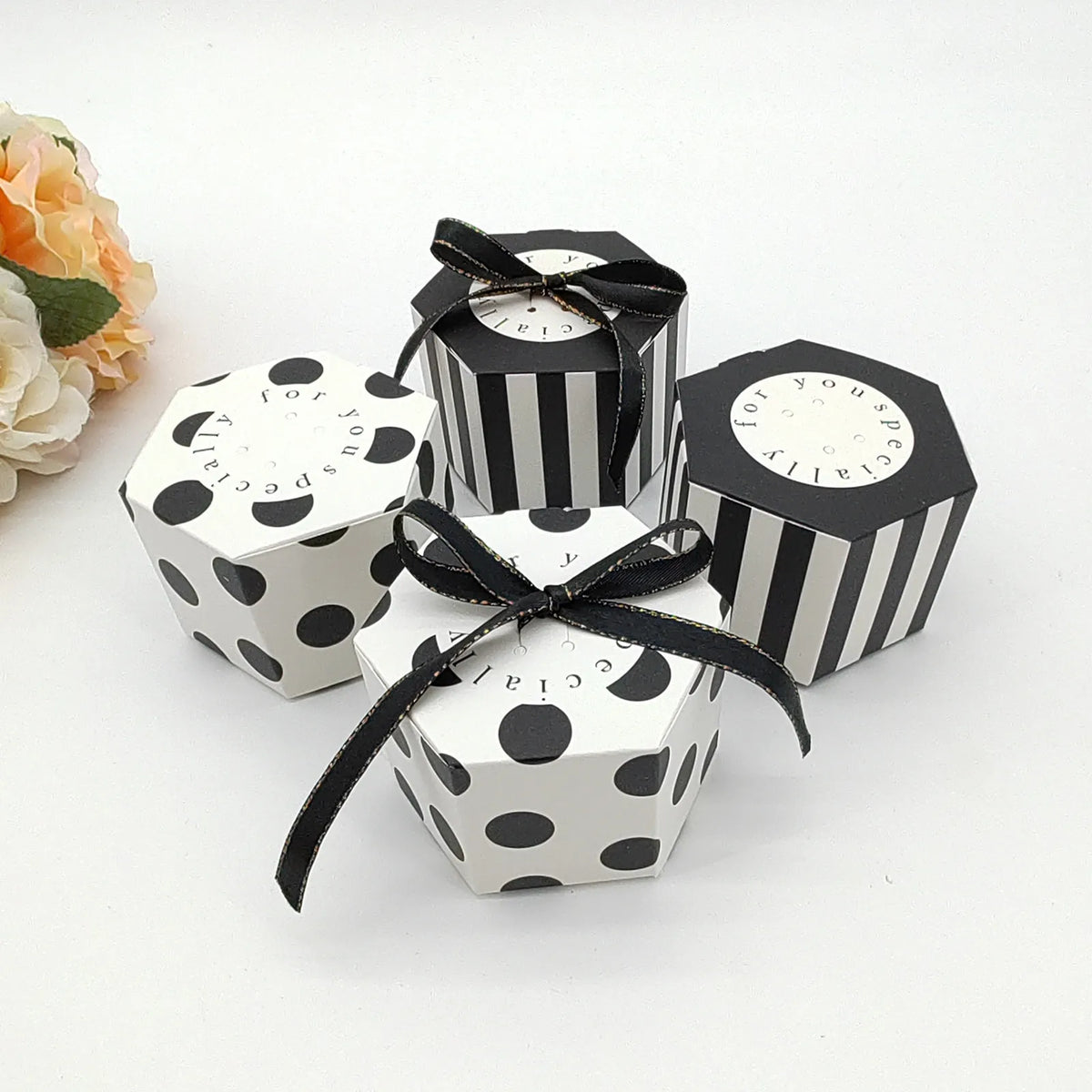 Yiwu Manufacturer Paper Material Wholesale Foldable Empty Food Packaging White Black Sexangle Sweets Wedding Parties Candy Boxes