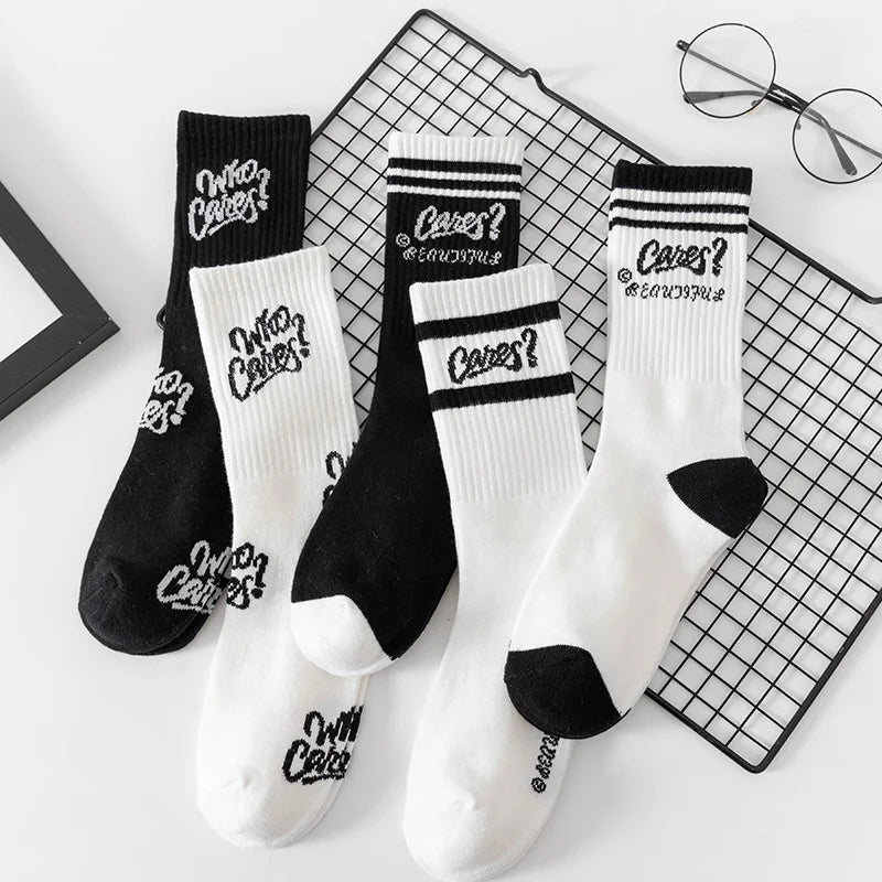 Wholesale Fashion Trend Black and White Letter Socks Streetwear Hip Hop Cotton Socks for Women