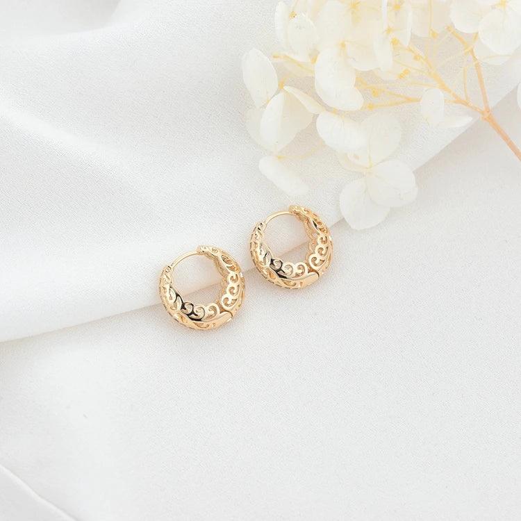 Factory Direct Trendy Fashion Design Jewelry 14K Gold Plated Hollow Circular Wave Pattern Hoop Earrings Women's Ear Buckle