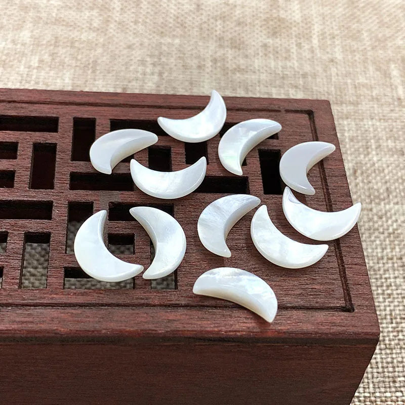 Hongzhuo Natural Jewelry Handmade Top Moon Shape White Shell Carved Figurine Sculptures Crafts