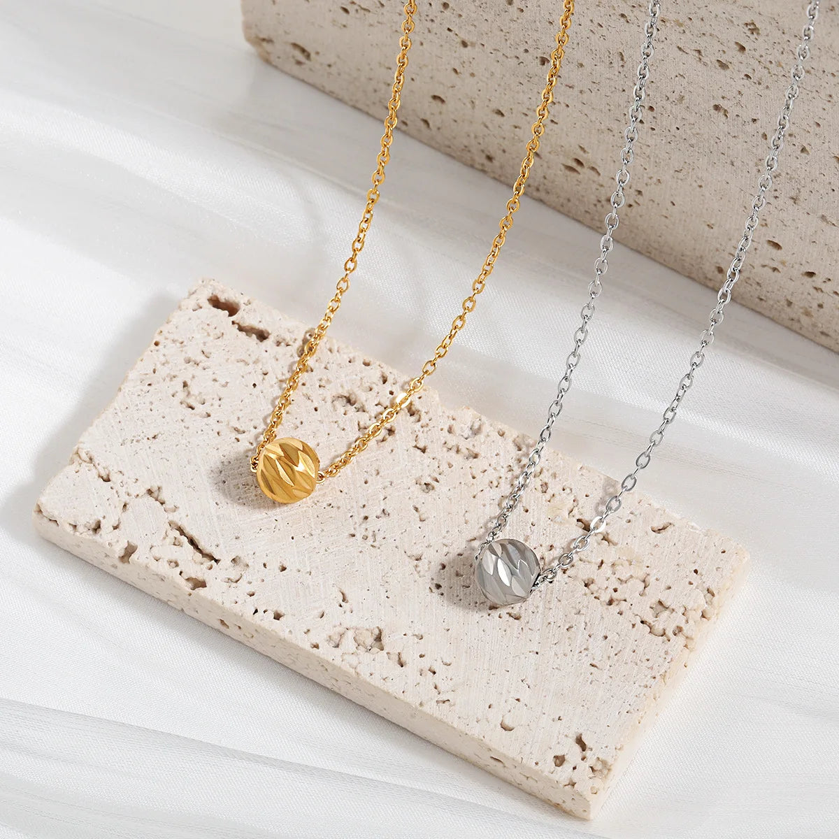 Diamond-shaped Checked Patterned Pearl-gilded Titanium Steel Necklace for Women