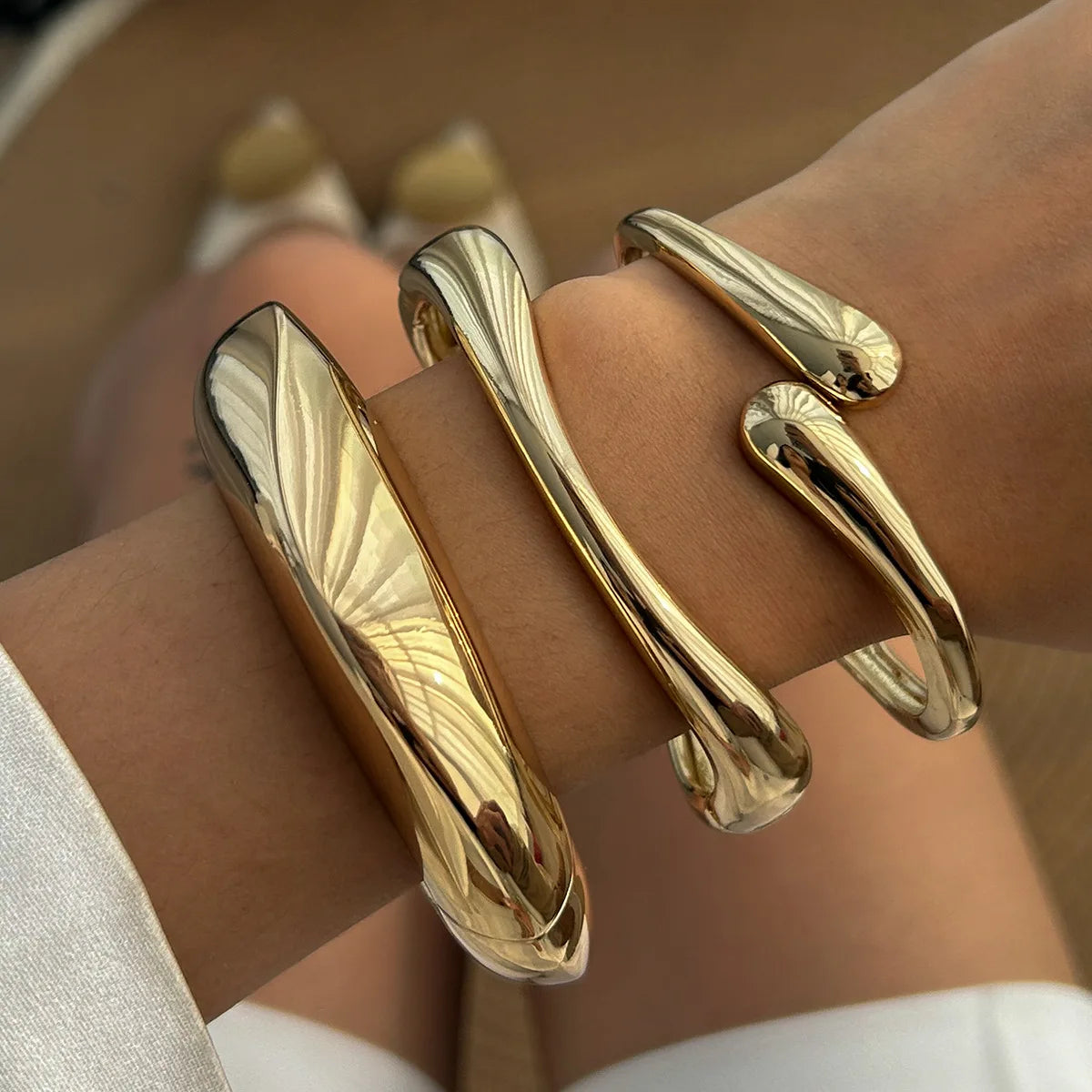 Meetyoo Irregular Mirror Polished Exaggerate Style Spring Hug Open Bangle Waterproof Women Eco-friendly Big Alloy Metal Bangle