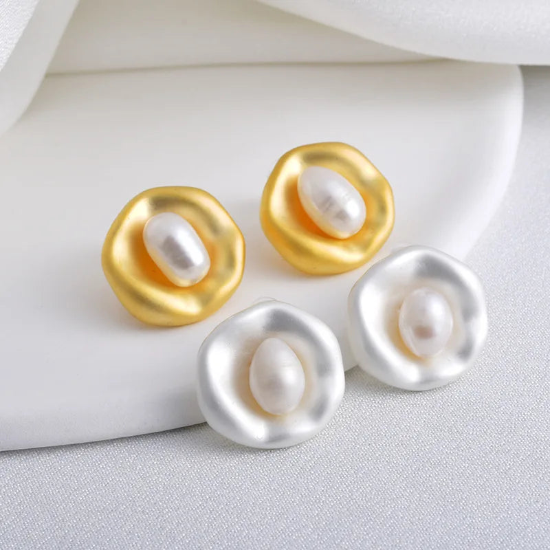 Unique Design Silver Needle French Baroque Pearl Stud Earrings Vintage Luxury Freshwater Pearl Earrings for Women