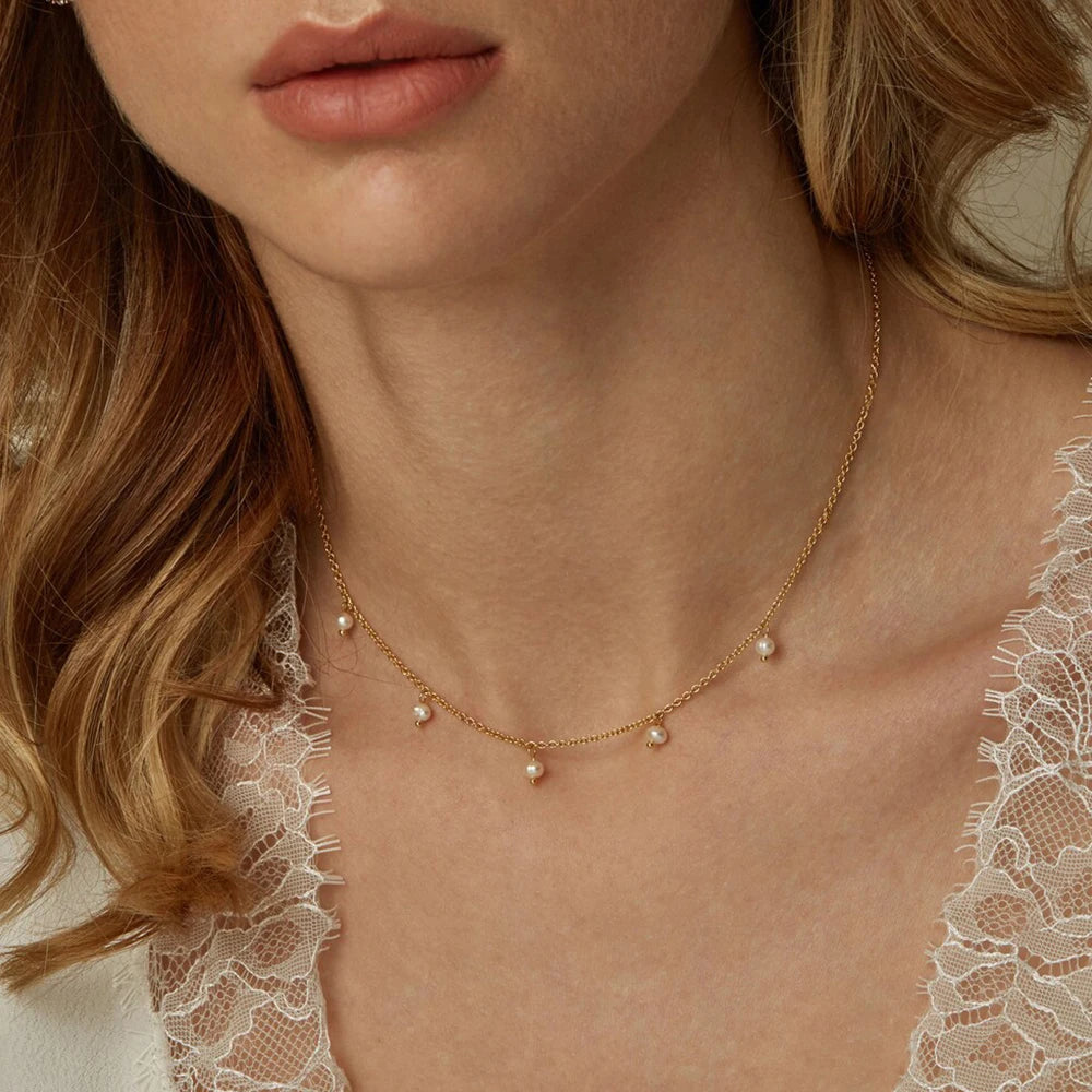 EManco Dainty Pearl Tassel Pearls Pendant Necklace Gold Plated Elegant Pearls Beaded Choker Necklace Stainless Steel Link Chain