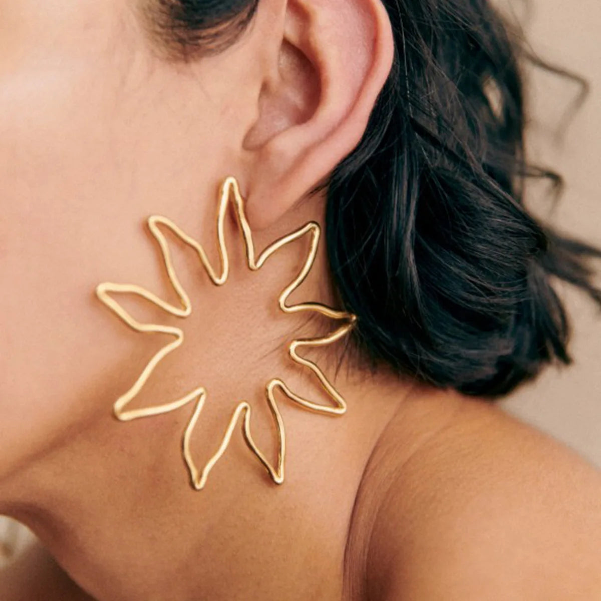 2025 New Arrival Fashion Jewelry Accessories 18k Pvd Gold Stainless Steel Irregular Earring Hollow Flower Punk Chunky Earrings