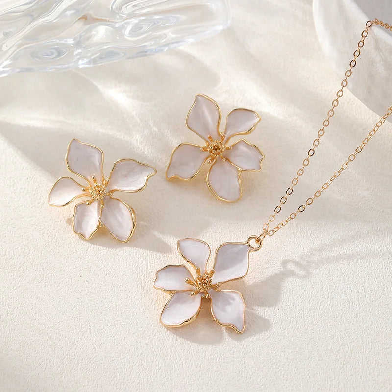 Retro Luxury Floral Earring Necklace Set Gold Plated Drop Oil Metal Enamel Clover Personalized Fashion Accessory