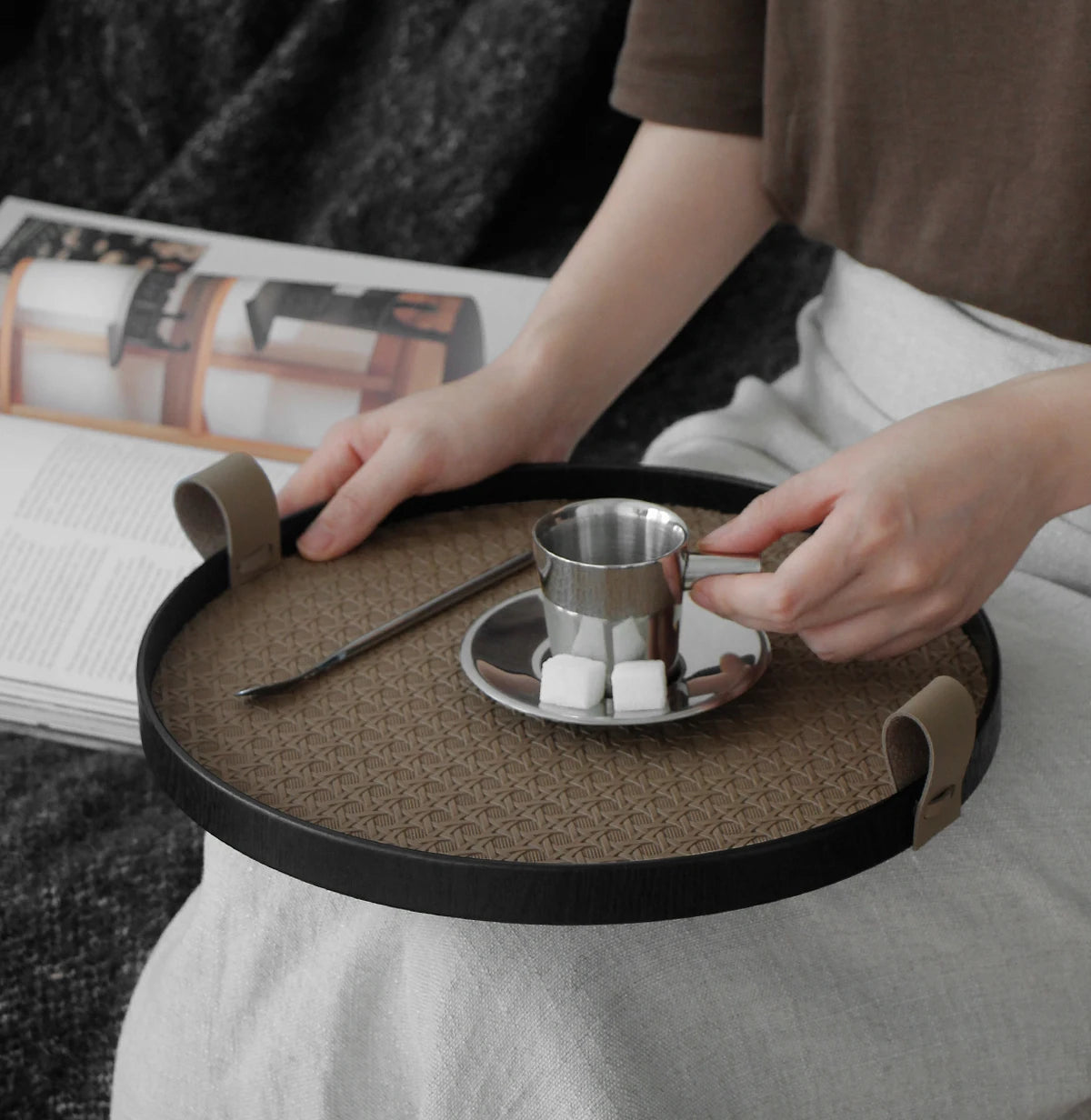 High-level Luxury Round Pattern element Storage Tray Perfume Cosmetics Fragrance Jewelry Rattan Tray for Home Bedroom