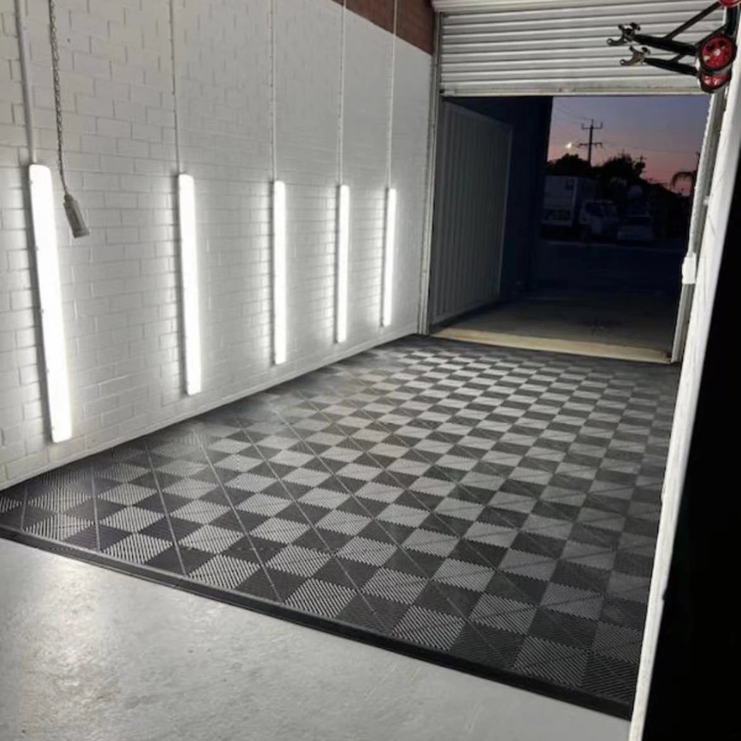China Factory Garage Floor TilesInstallation in My Car Workshop PP Plastic Garage Floor Mats Plastic Flooring
