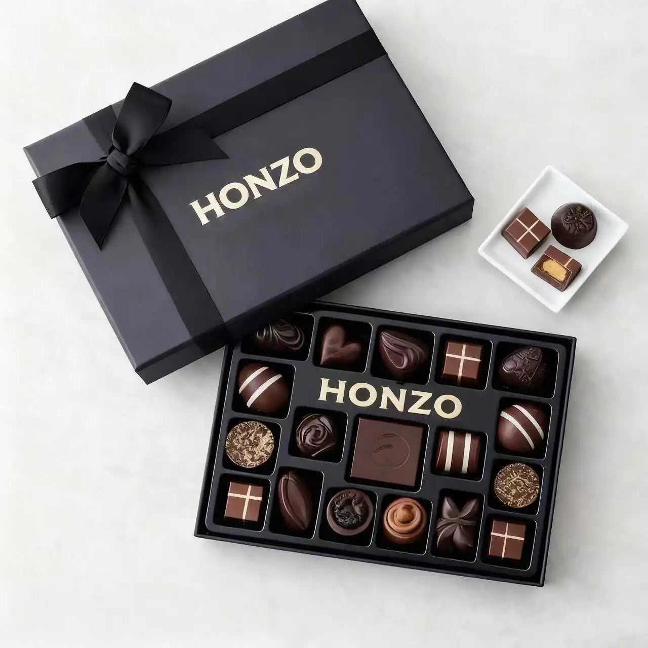 OEM ODM Custom Eco-Friendly Recycled Waterproof High-End Portable Chocolate Box Reusable Magnetic Closure Embossing Available