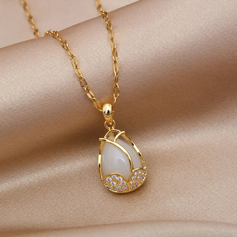 Trendy Alloy Crystal Lover Water Drop Pendant Cz Necklace for Woman Wedding Gift and Birthday Gift Silver Necklace
