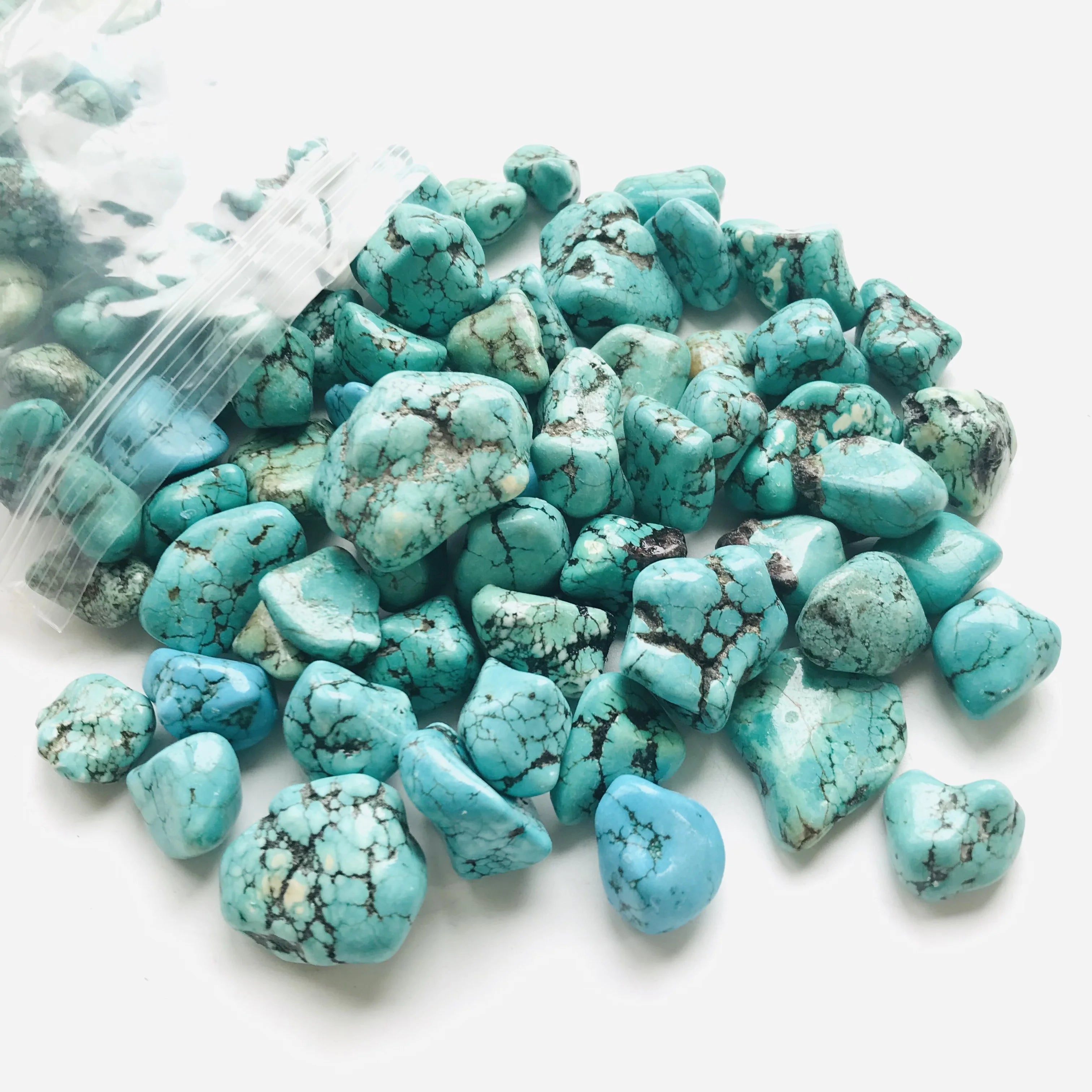 Wholesale  Green Turquoise Gravel Stone Bulk Quartz Polished Tumbled Stones for Decoration