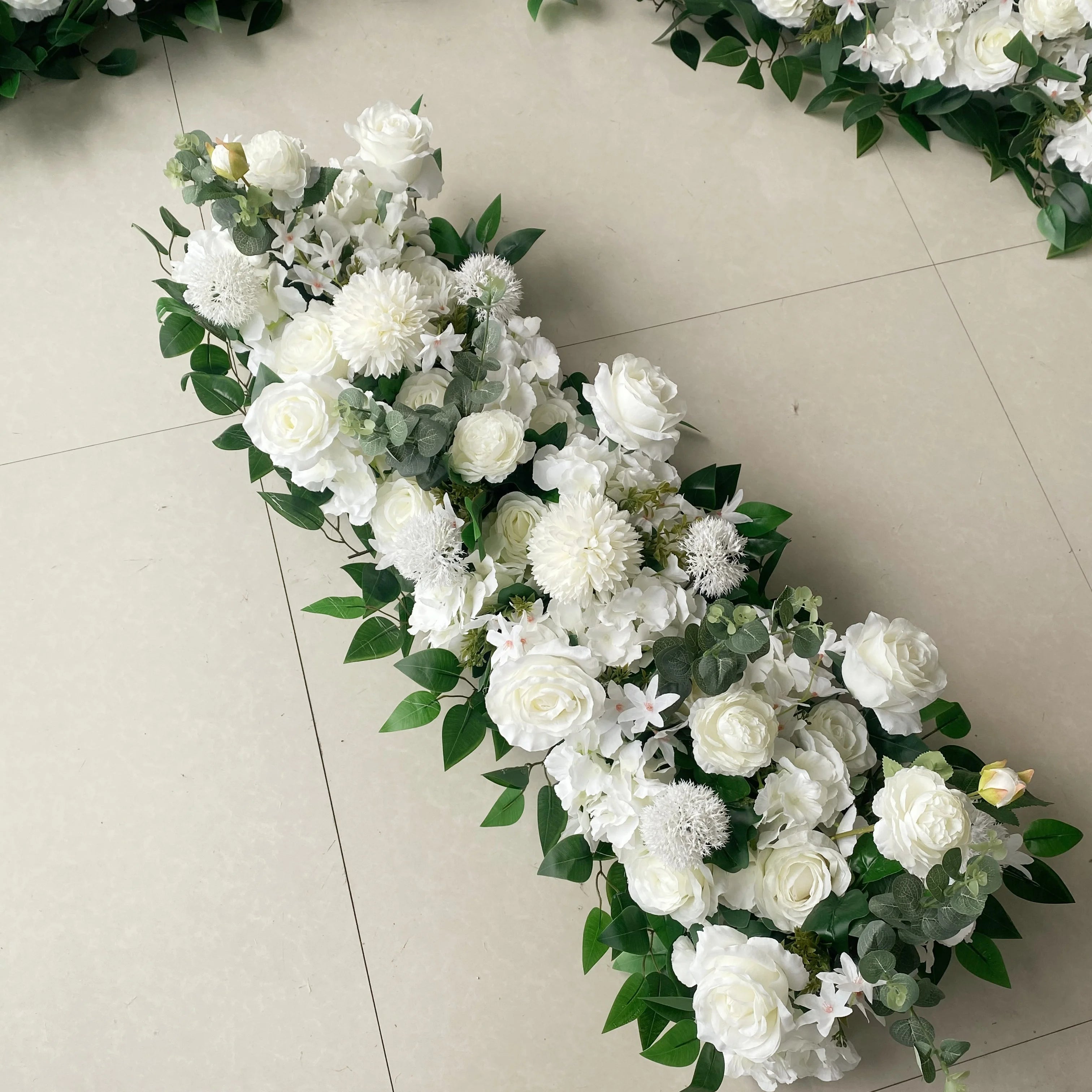 Customized White Artificial Runner Flowers Wedding Table Centerpieces for Decoration