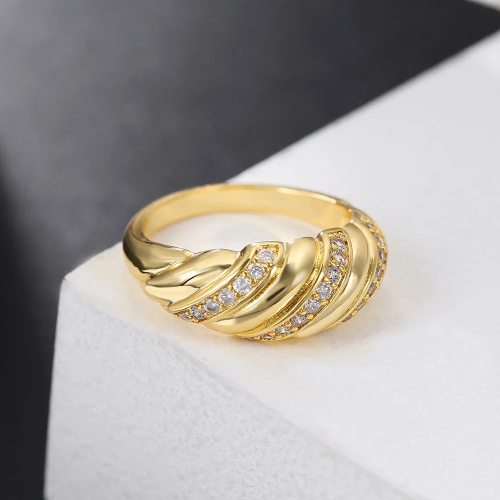Zuola Custom Trendy Hot Selling Gemstone Rings Zircon Women Unisex 18K Gold Plated Brass Croissant Shaped Finger Ring
