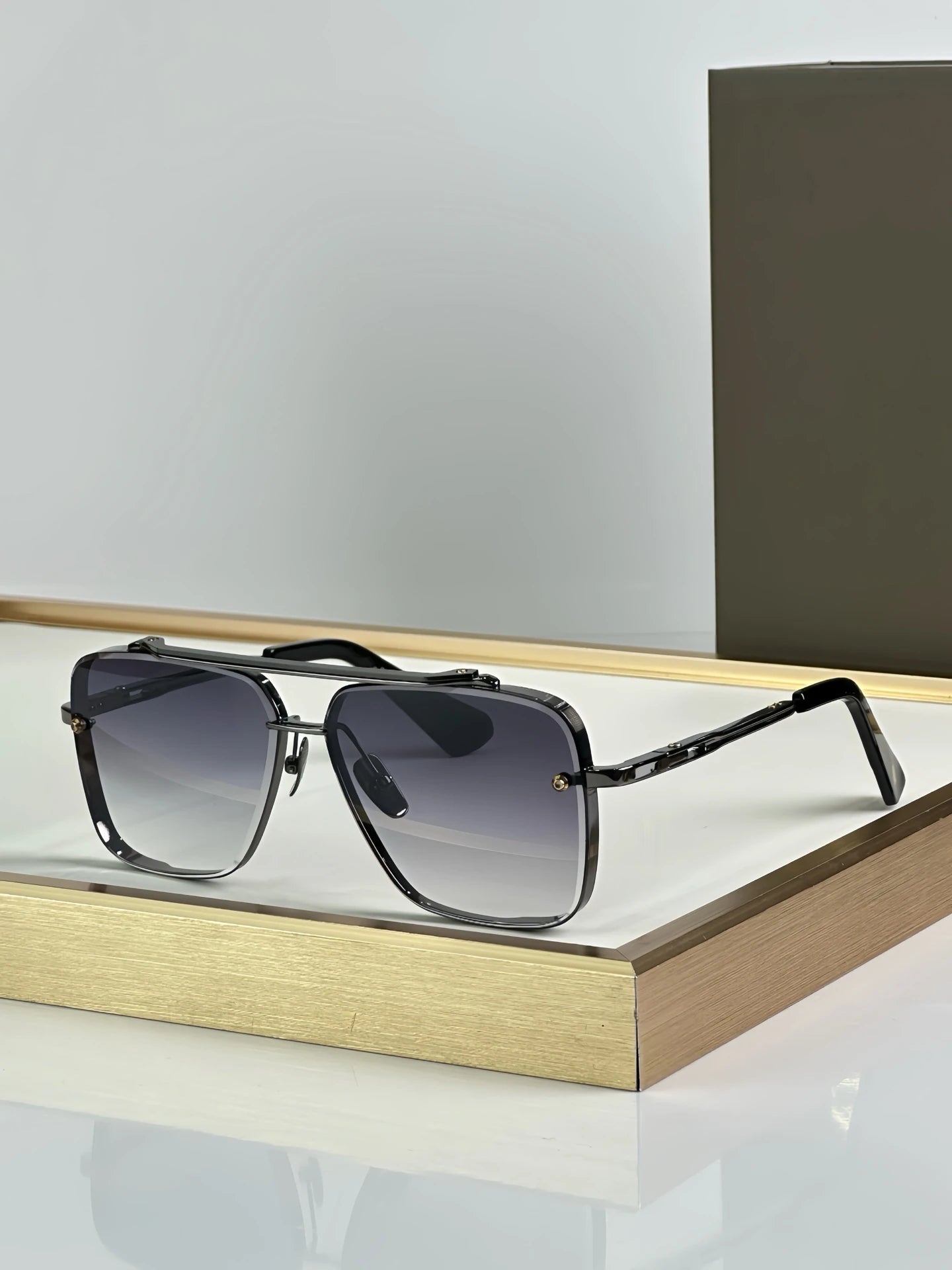 2025 New Luxury Brand Designer Sunglasses Fashion Vintage Square Frame Sunglasses High-end Outdoor Driving Sunglasses