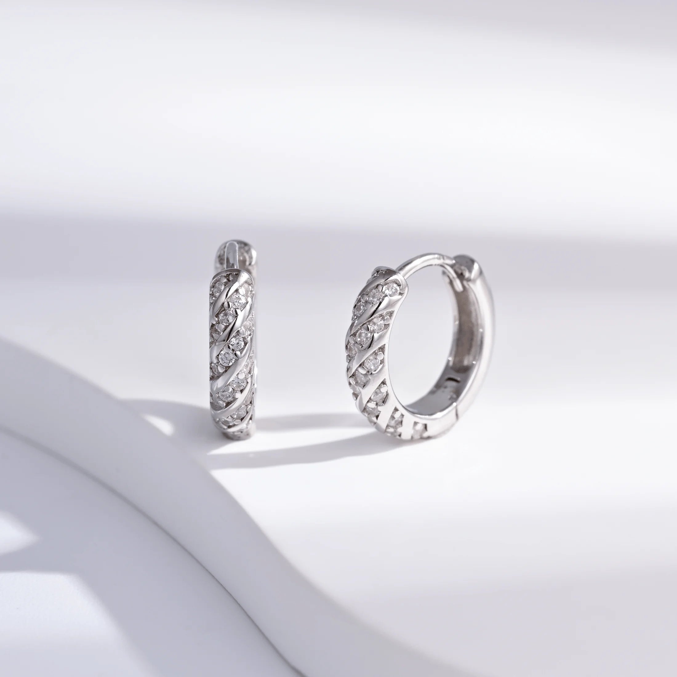 Wholesale Earrings Jewelry Rhodium Plated Cubic Zirconia Twist Huggie 925 Sterling Silver Fine Jewelry Earrings