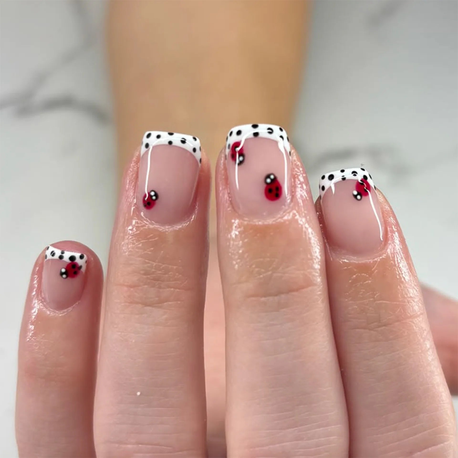 24 Pcs 4400 French Style Pink Heart Nail Art Acrylic Short Square Press on Nails Artificial Fingernails False Nails