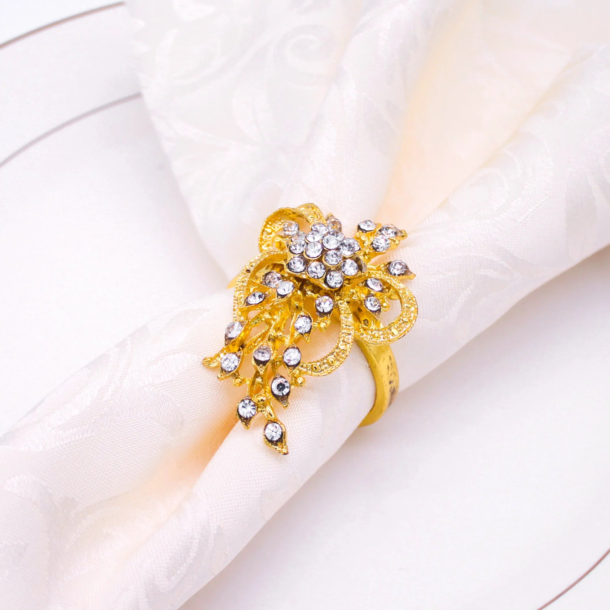 Wholesale Metal Gold Napkin Rings With Rhinestone Bow Stocked Napkin Holder for Wedding Table Decoration or Camping