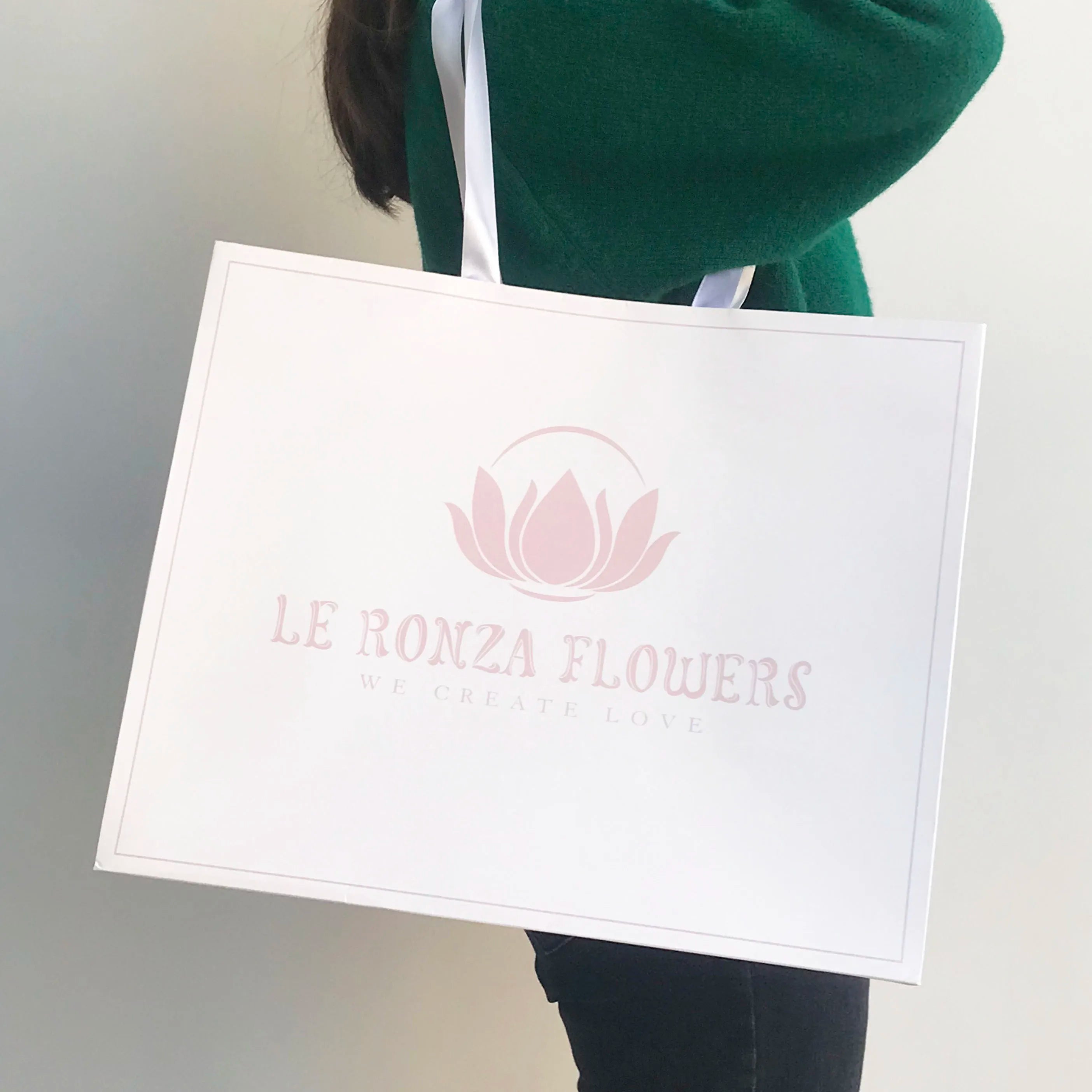 Wholesale Luxury Printed Customised Clothing Shopping Gift Jewelry Packaging Rope Handle Paper Boutique Bag With Logo