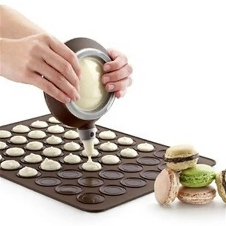Reusable Macaroon Baking Supplies Cake Decorating Tools Kits with Silicone MatPiping PotNozzle Tips