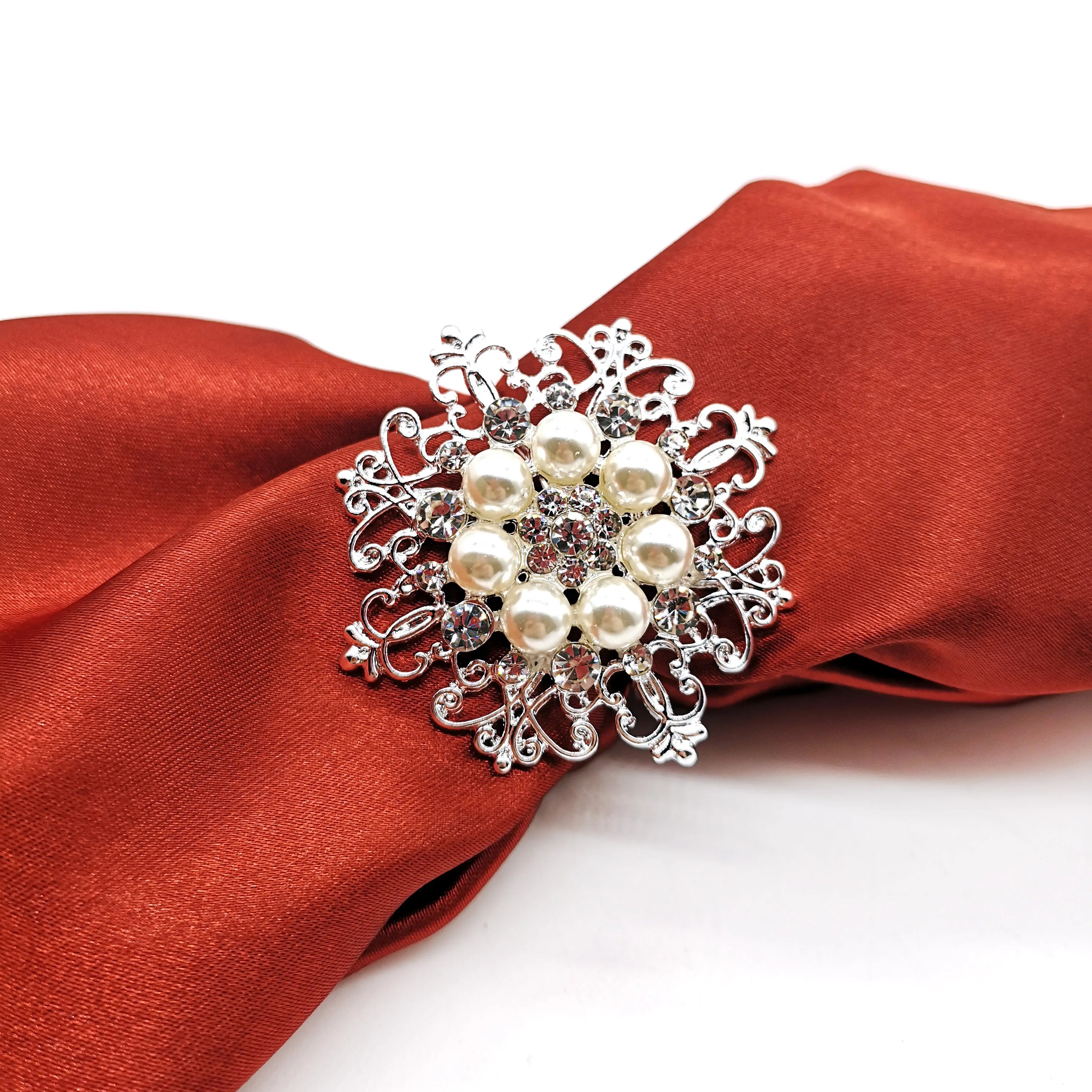 Wholesale Luxury Metal & Rhinestone Napkin Rings With Rhinestone & Pearl Wedding Banquet Table Decoration for Party