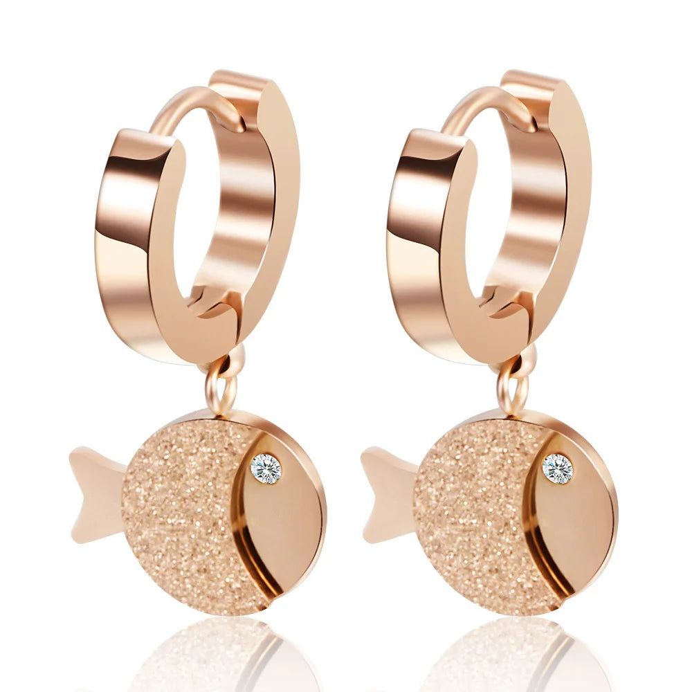 Cute Fish-Shaped Stainless Steel Huggie Earrings Simplicity Animal Ear Clip Jewelry with Zircon Stone for Women and Children