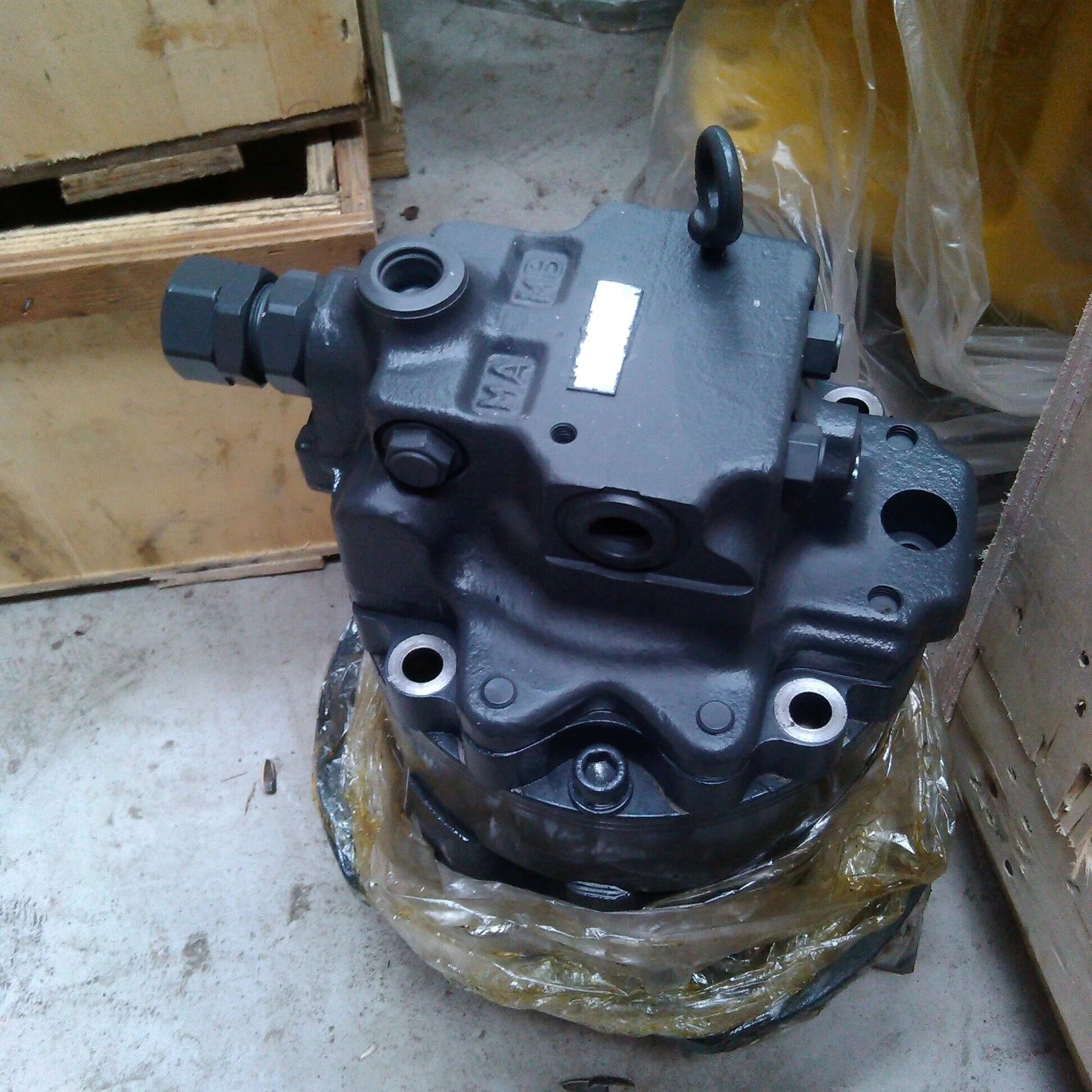 PC38 Swing Motor Assembly 708-7R-00520 Swing Reducer 708-7R-00521 708-7R-00280 708-7R-00240 708-7R-00230