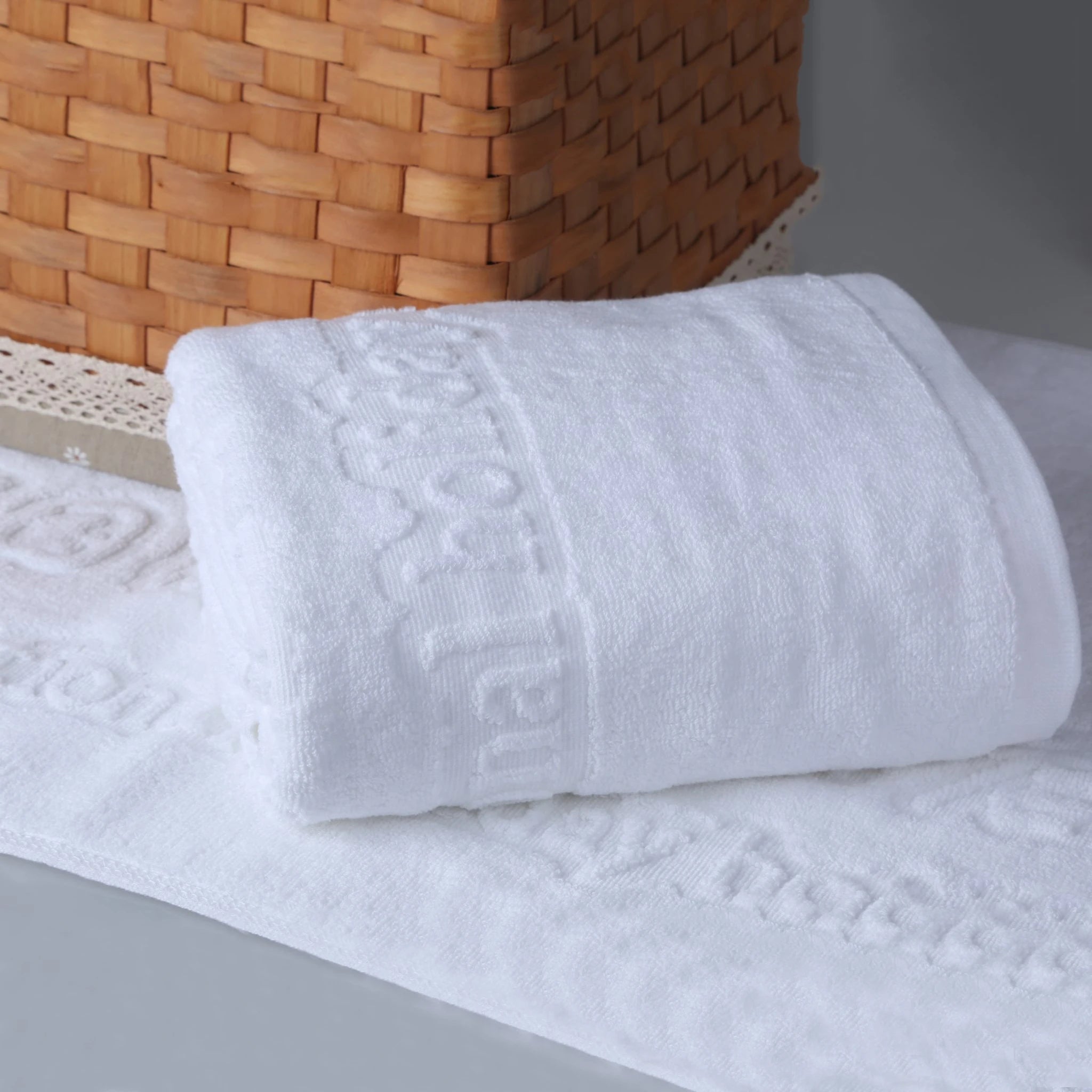 Jacquard White Cotton Personalized Luxury Hotel Shower Towels in 5 Star Hotel Bath Towel