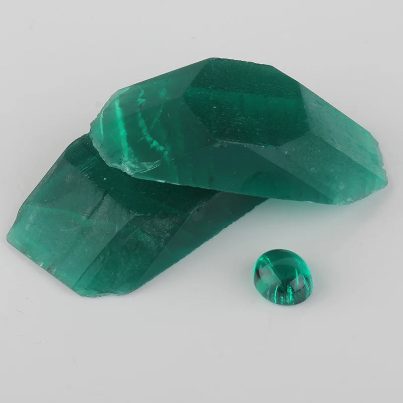 Lab-created High Quality 7x5mm Oval Cut Well Polished Cabochon Green Color Hydrothermal Emerald for Sale