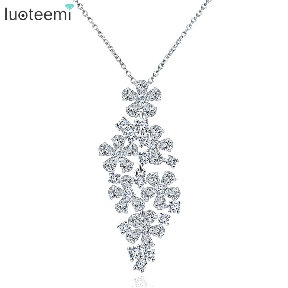 LUOTEEMI New Trendy White Gold Plating Sparkling Zircon Diamond Romantic Flower Shaped Statement Pendant Necklace for Girls
