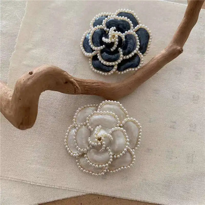 High-end Luxury Shell Beads Camellia Brooch for Ladies Wedding & Gift Scarf/Sweater Buckle