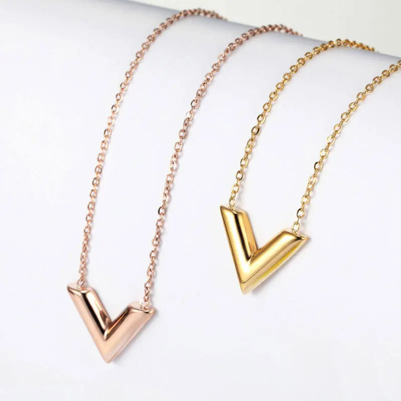 New Fashion High Quality V Letter Necklace Titanium Steel 18K Gold Hot Selling Necklace Jewelry