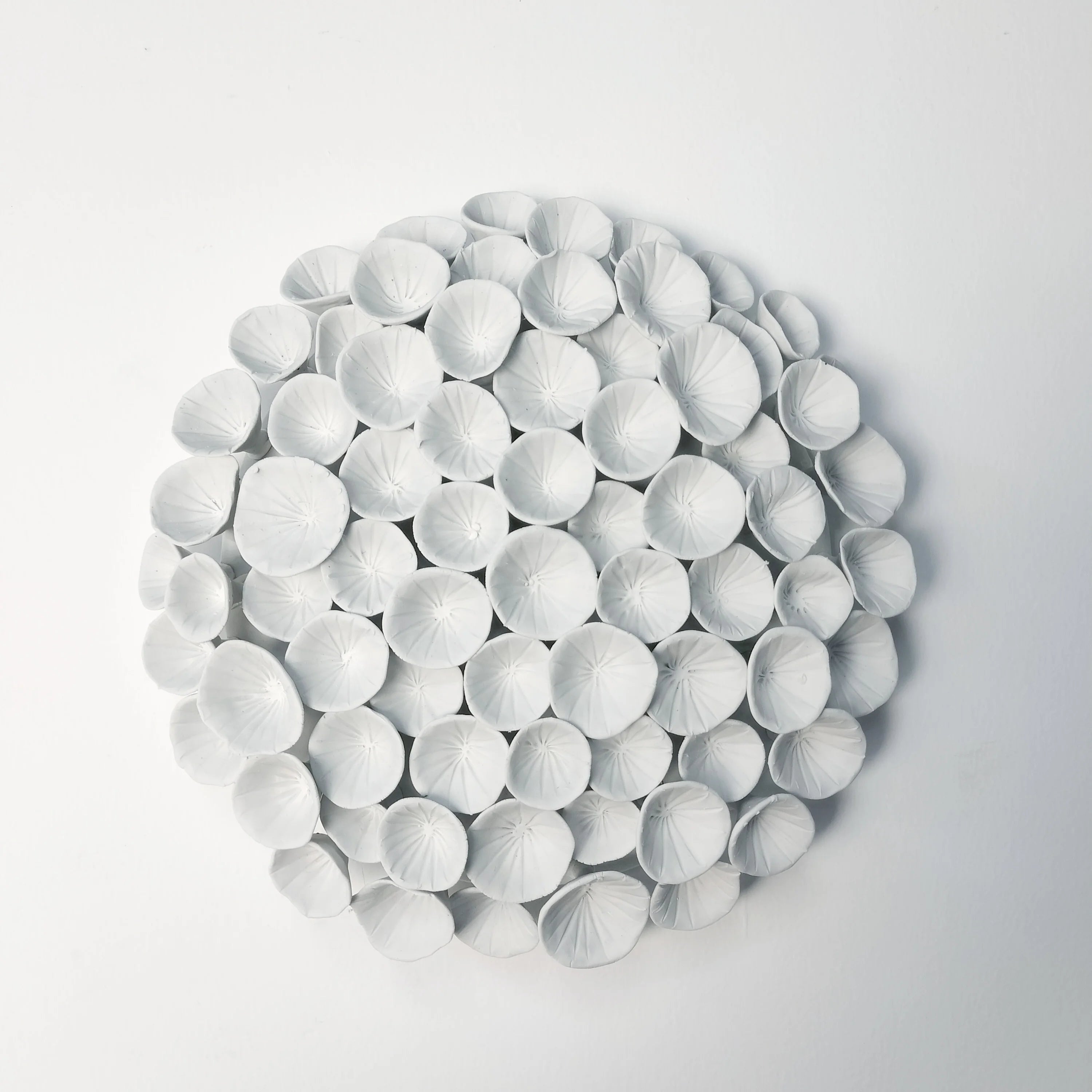Customized Simple Nordic Living Room Interior Decoration Handmade Circular Ceramic Wall Art Kneading Flower Home Hanging