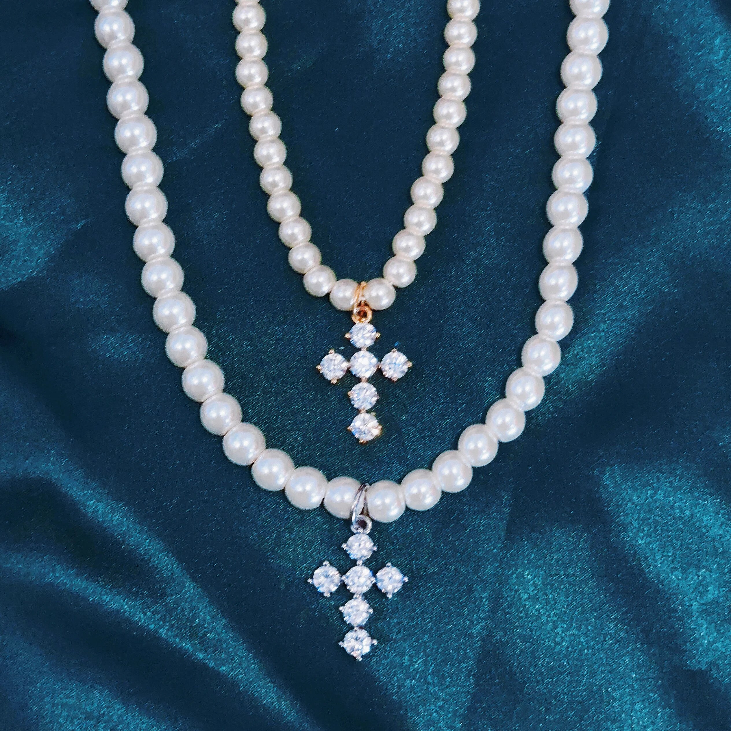 Pearl Necklace for Men Artificial White Pearl Necklace for Women Cz Cross Pendant Pearl Choker Necklace Gifts for Boy Girls