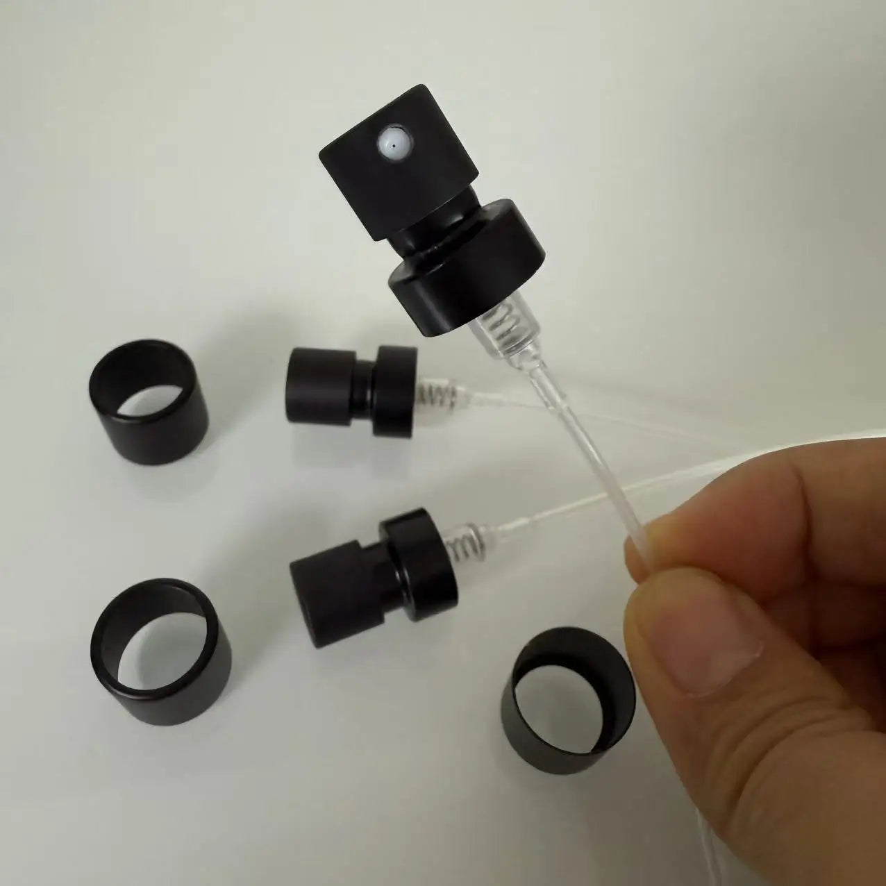 Fast Delivery Fea15 Perfme Pump Matte Black Aluminium-Plastic Crimp Mist Sprayer Lid Bottle Cap & Closure