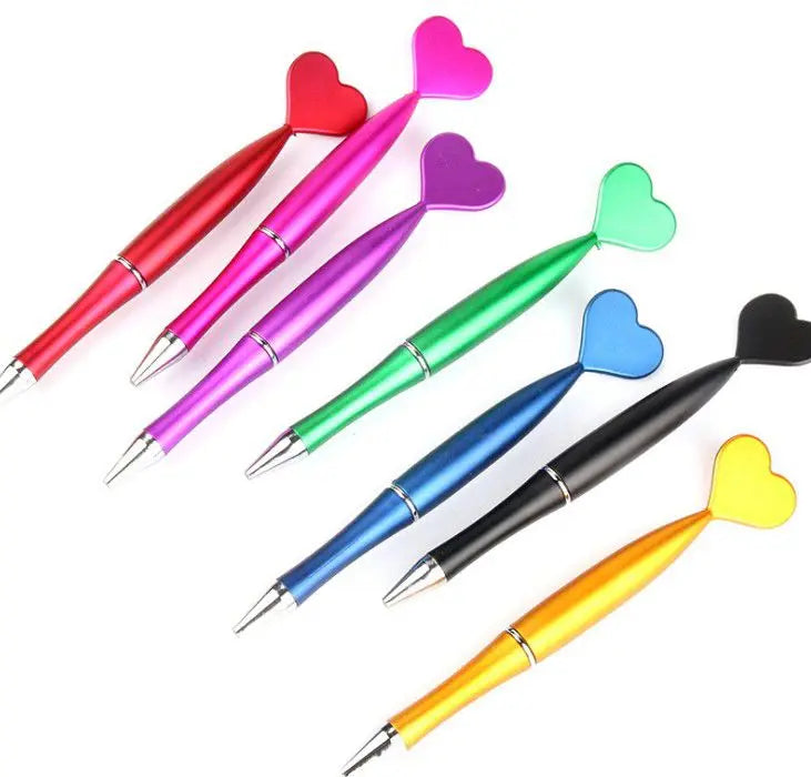 Heart Design Ballpoint Pens Plastic OEM Ballpoint Pens with More Color Options Promotional Stock with Free Refills