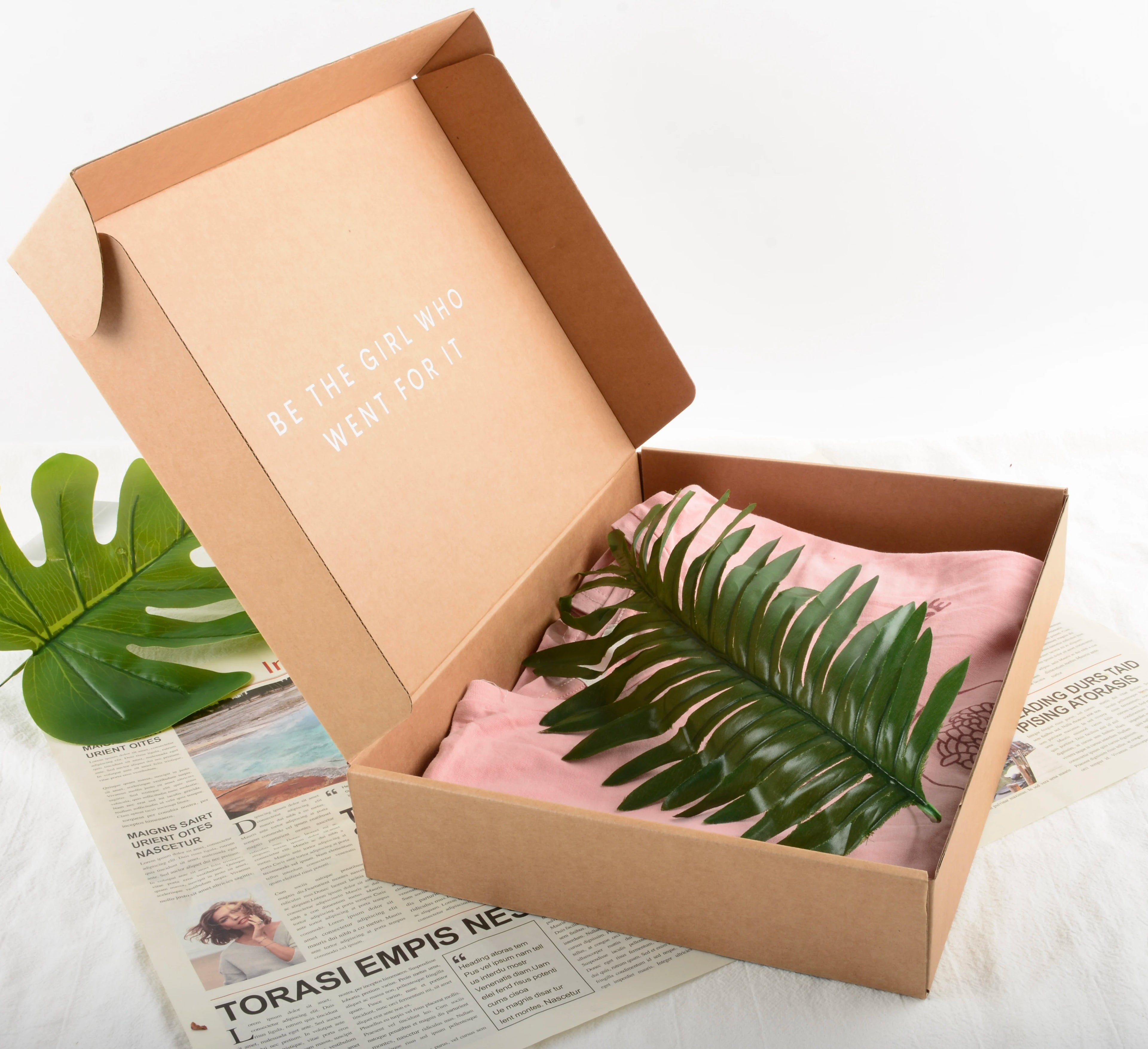 Custom Sock Packaging Postage Box Corrugated Shipping Clothing Packaging Cardboard Carton Mailer Box