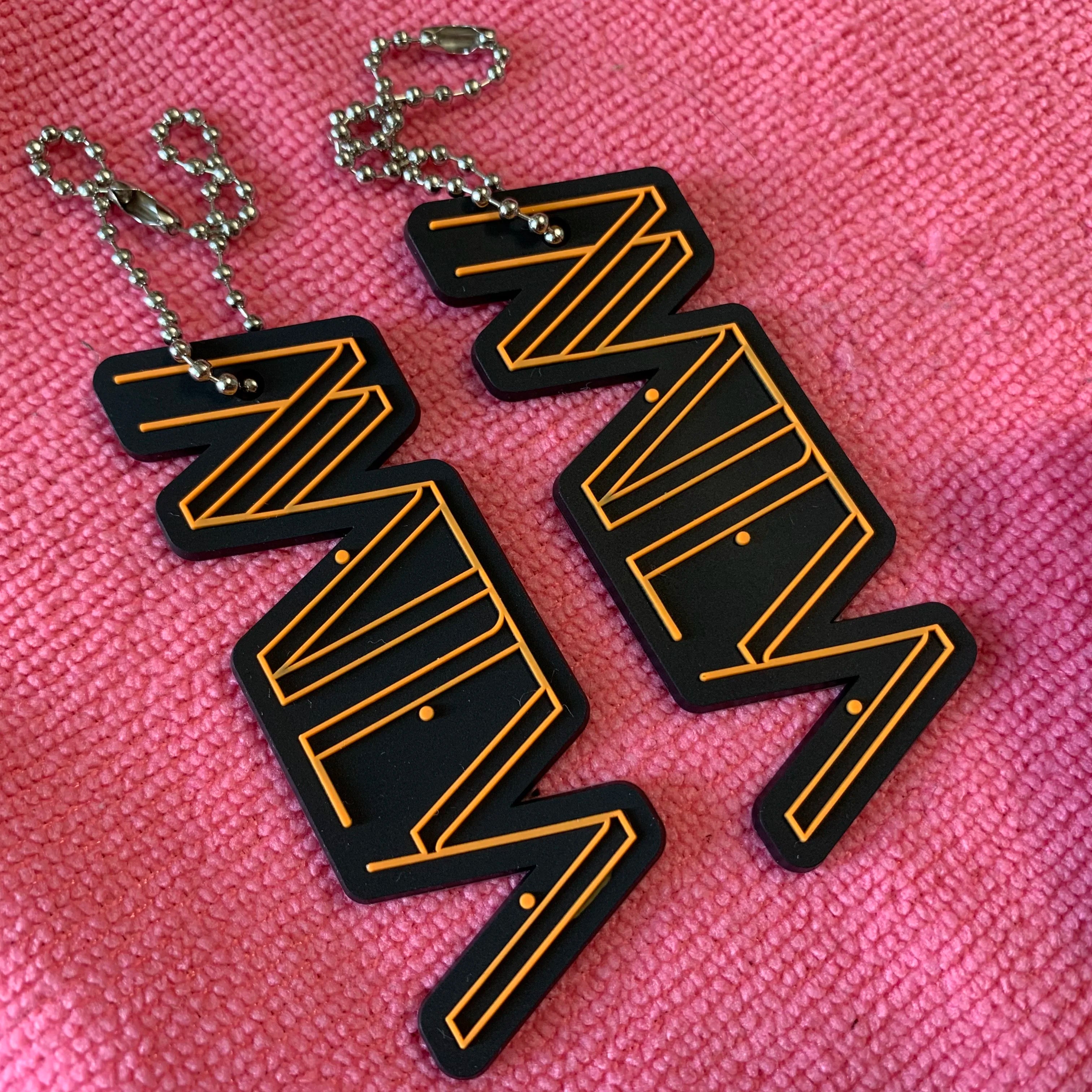 Die Cut logo Shape 3D Raised Effect PVC Rubber Hangtagcut Out Brand Name Garment Rubber Swing Tag With Ballchain