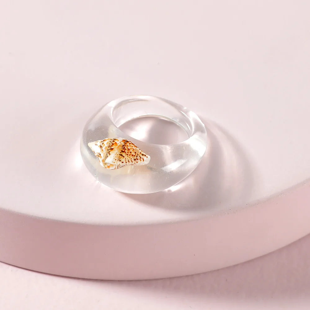 Chic Chunky Conch clear Acrylic Ring