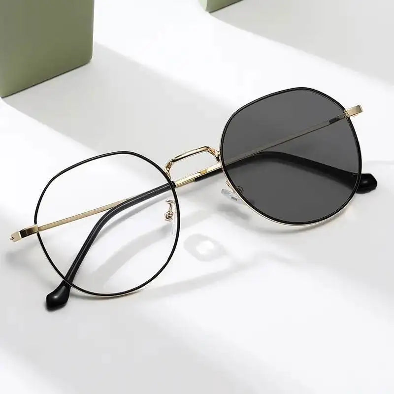 New Retro Round Frame Metal Eyeglasses Myopia Glasses Frame Fashion Anti Blue Light Glasses Photochromic Glasses
