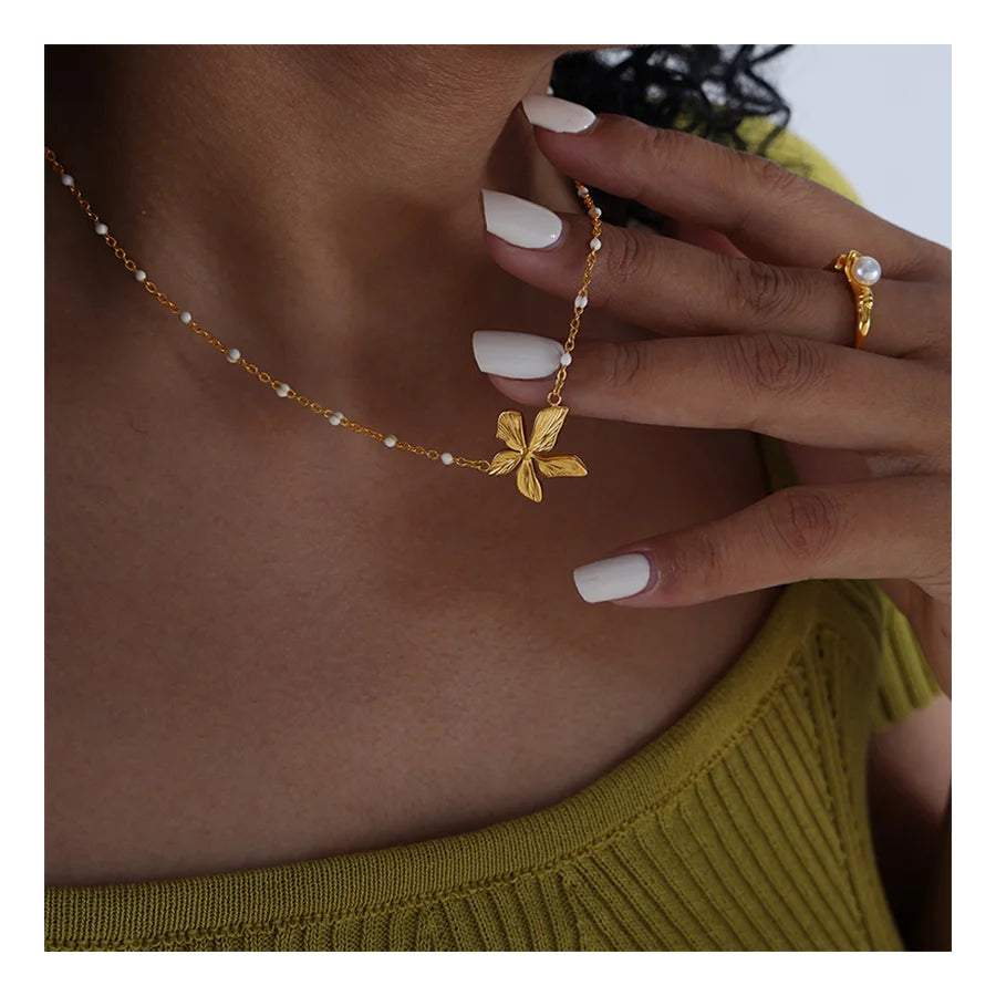 Fashion Jewelry Romantic 18K Gold Plated Stainless Steel Necklaces Elegant Flower Petal White Oil-dropping Necklace for Women