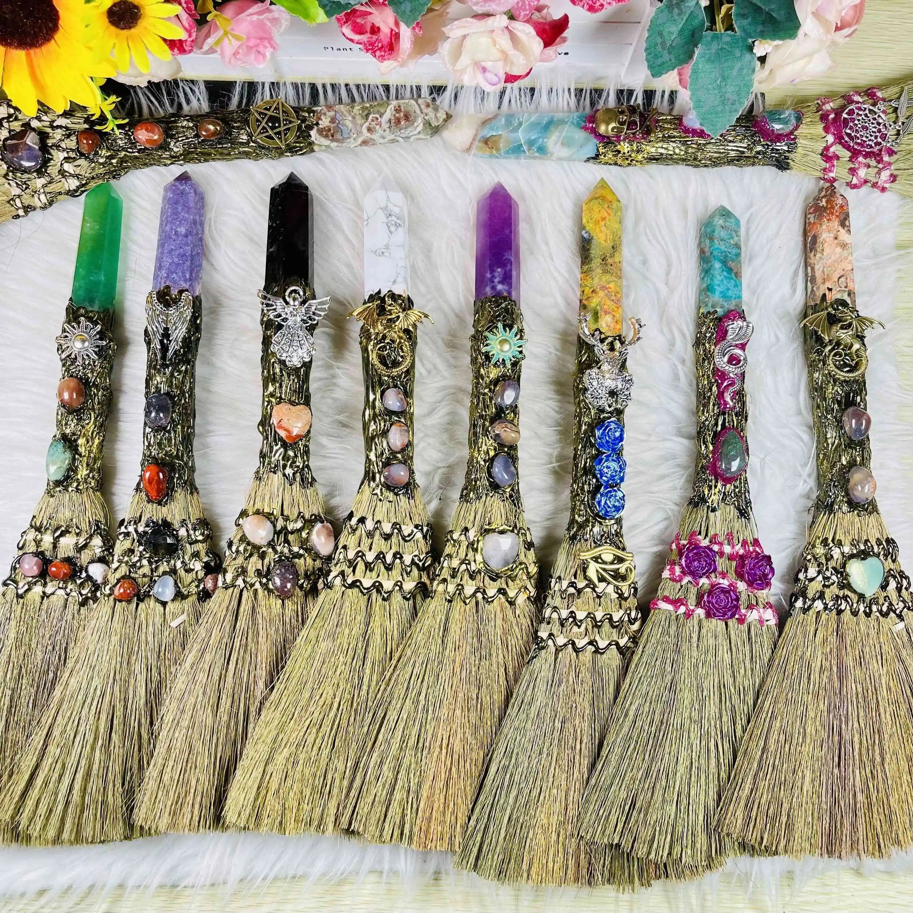 Wholesale Natural Crystal Healing Stones Pattern Carving Magic Broom with Point Chips and Heart